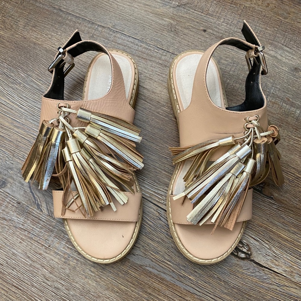 Saks Fifth Avenue Maria Gold Tassel Sandal Sz 5.5
